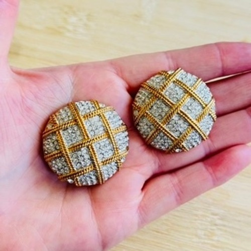 Swarovski Basket-Weave Earrings Signed Crystal Pave Chunky Regal Clip Round 90s - Picture 2 of 6